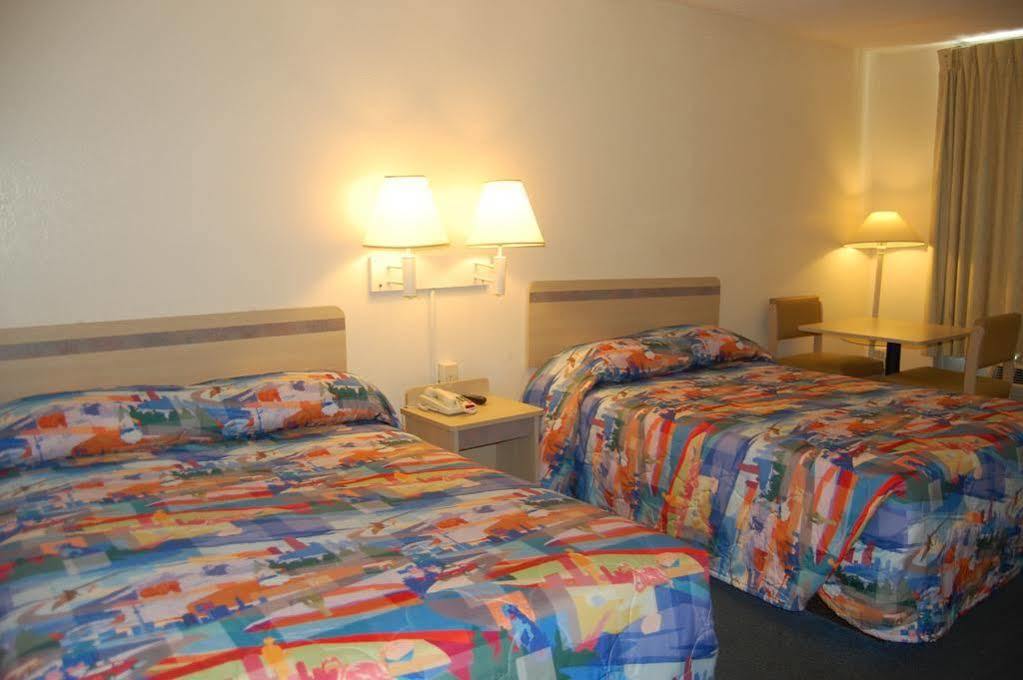 Days Inn By Wyndham Hardeeville Near Hilton Head Exteriör bild