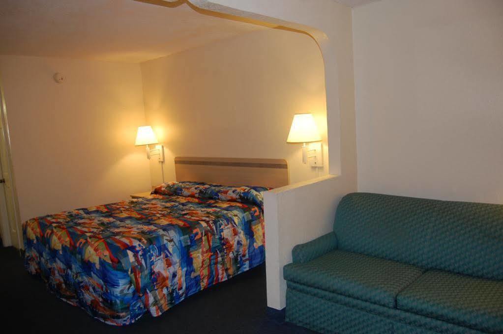Days Inn By Wyndham Hardeeville Near Hilton Head Exteriör bild